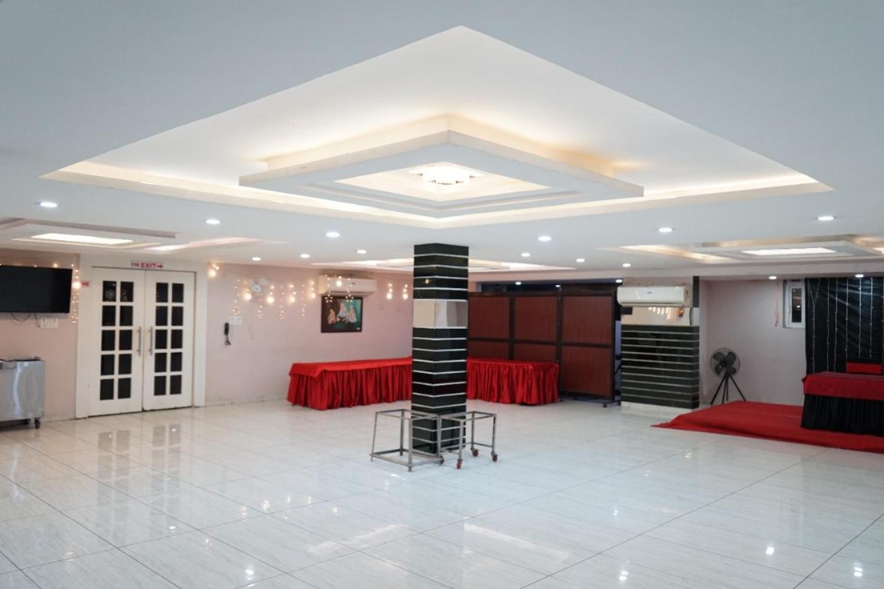Отель K3 Club Residency Джханси Экстерьер фото
